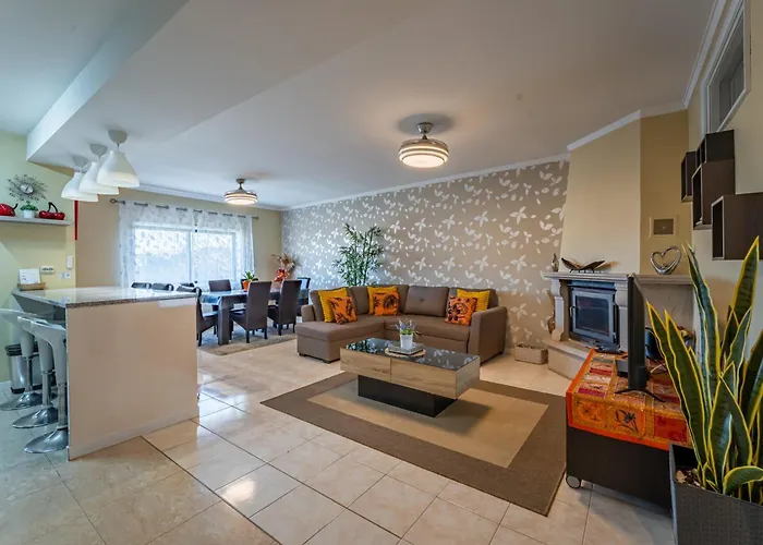 Cozy And Quiet Spacious Flat